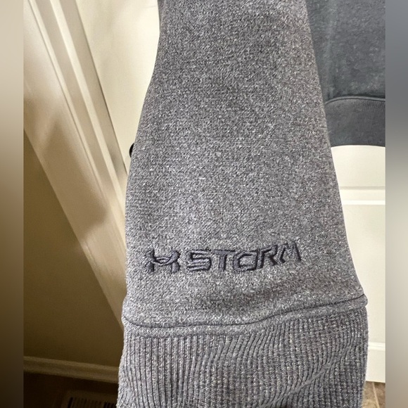 #196 Like New Under Armour Sweatshirt Size Large Color Gray & Orange - Picture 4 of 4